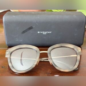 Tom Ford TF574 55G 52mm
MIA-02 Grey Marble-Brown
Gradient Women's Sunglasses